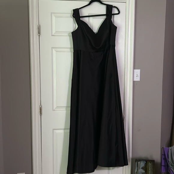 David's Bridal Dresses & Skirts - Off the Shoulder Bridesmaid Dress